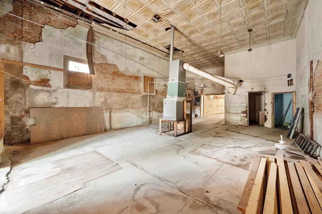 Corsicana - Commercial Sale