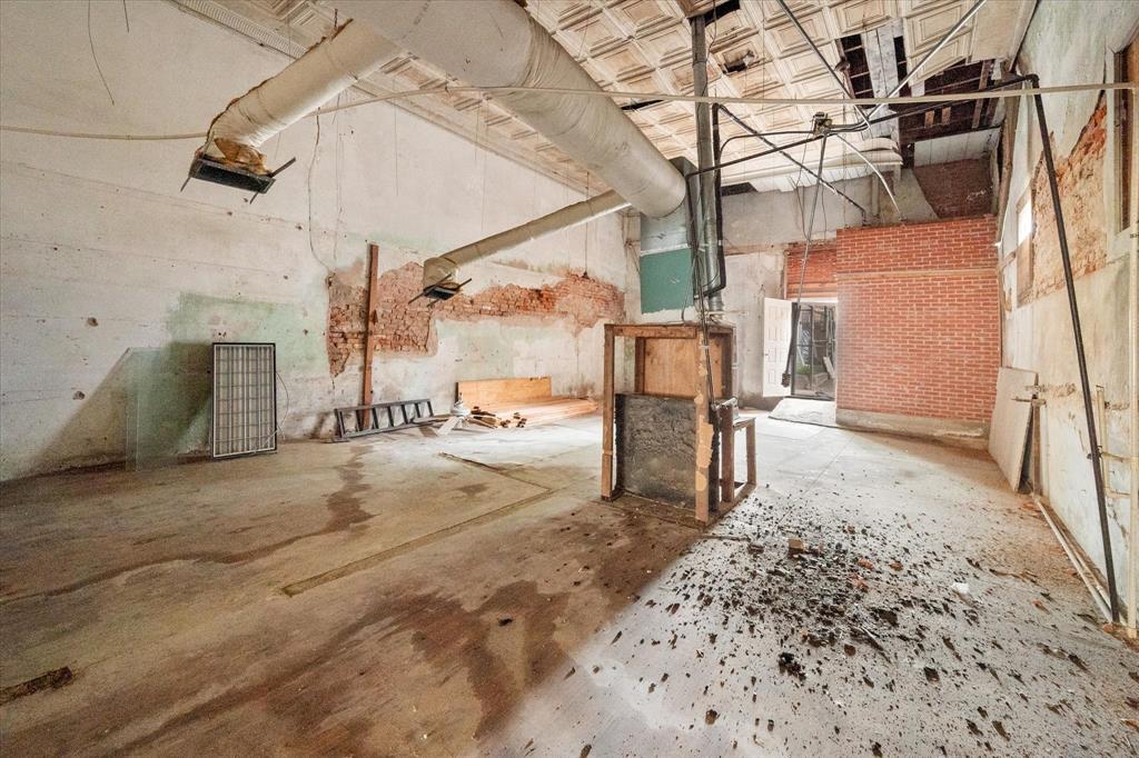 Corsicana - Commercial Sale