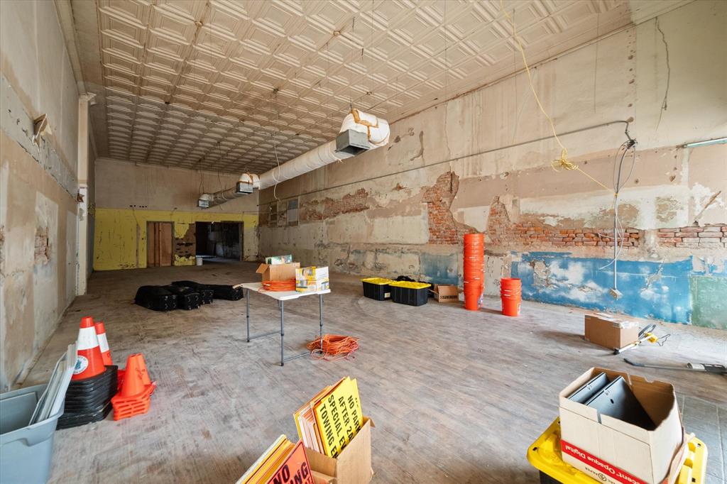 Corsicana - Commercial Sale