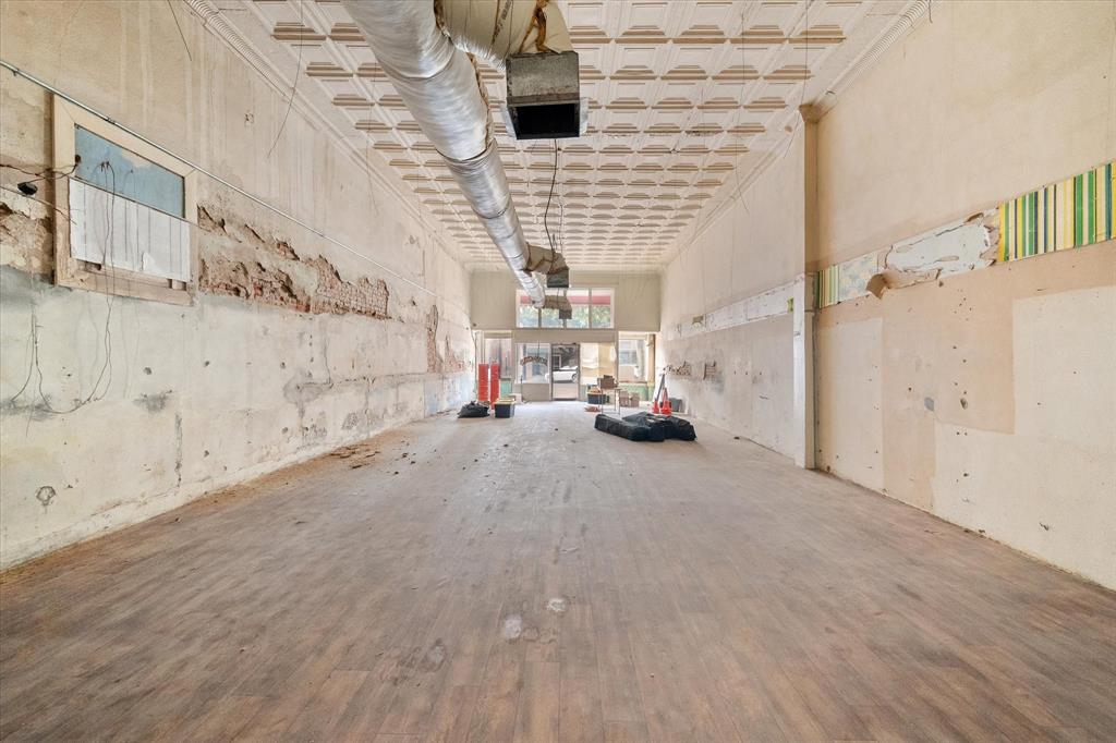 Corsicana - Commercial Sale