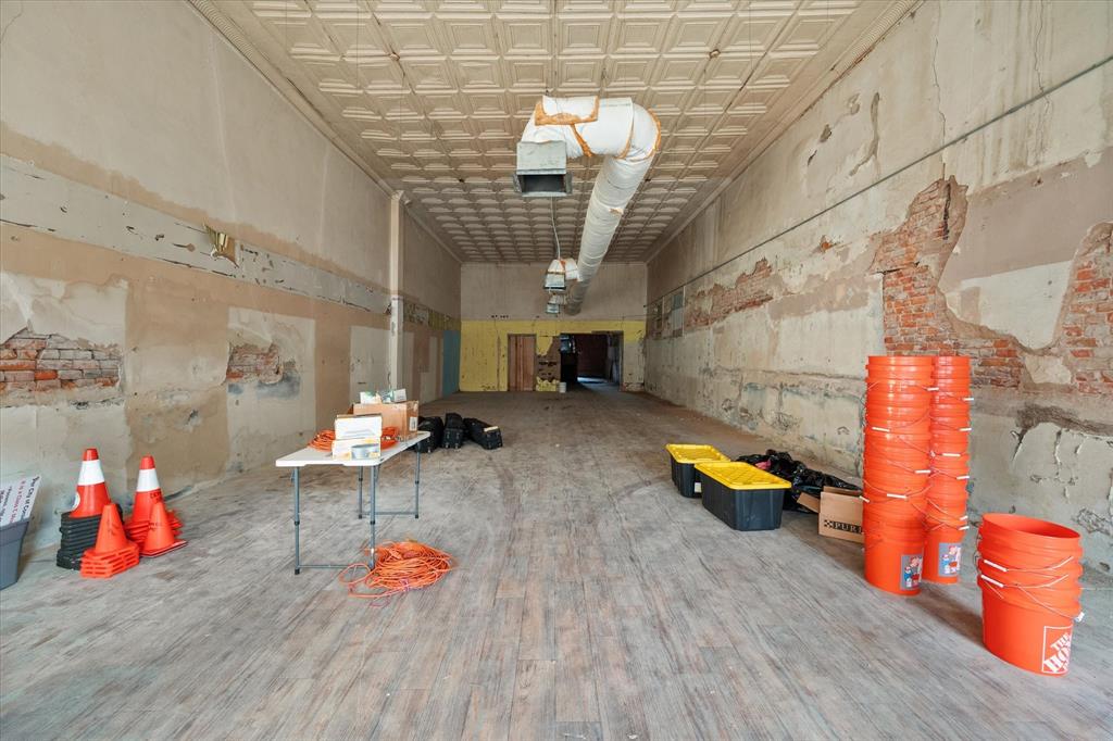 Corsicana - Commercial Sale