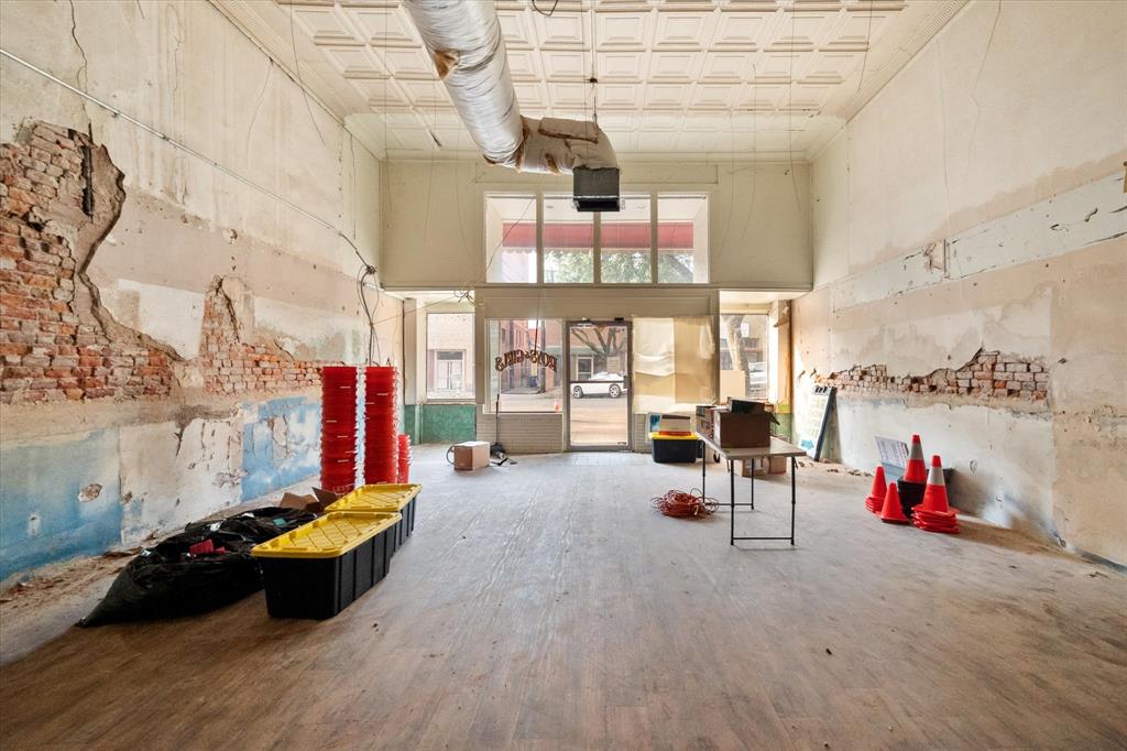 Corsicana - Commercial Sale