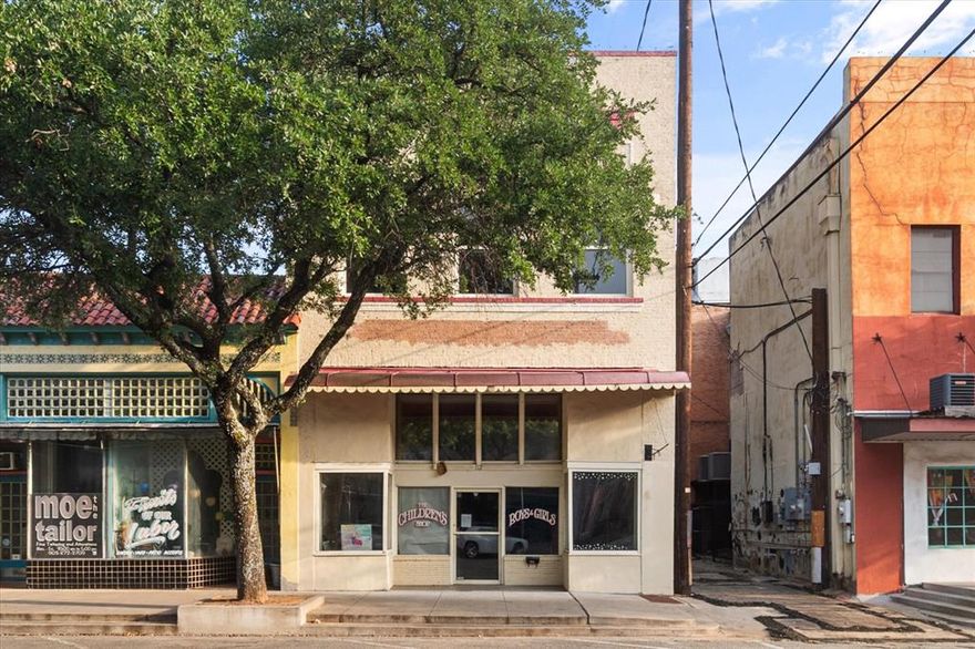 LOCATION, LOCATION, LOCATION!!! They don't make 'em like this anymore. 112 W Collin Street in Historic Downtown Corsicana is virtually a blank canvas for your imagination to run wild.  Solid brick walls, high ceilings, and unlimited potential for the space upstairs that stretches the length of the building. Good bones, great location, and roughly 5,0000 square feet of space at a reasonable price.  Run, don't walk to downtown Corsicana for this dream investment opportunity.  Easy access to State Highway 31, and Interstate 45 is not far away.  Be on the leading edge of one of the fastest growing towns south of the metroplex.