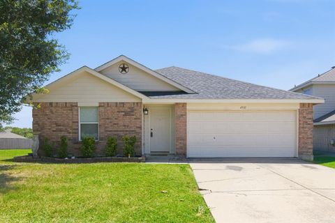 Photo of 4901 Parkview Hills Lane, Fort Worth, TX 76179 (MLS # 21308054)
