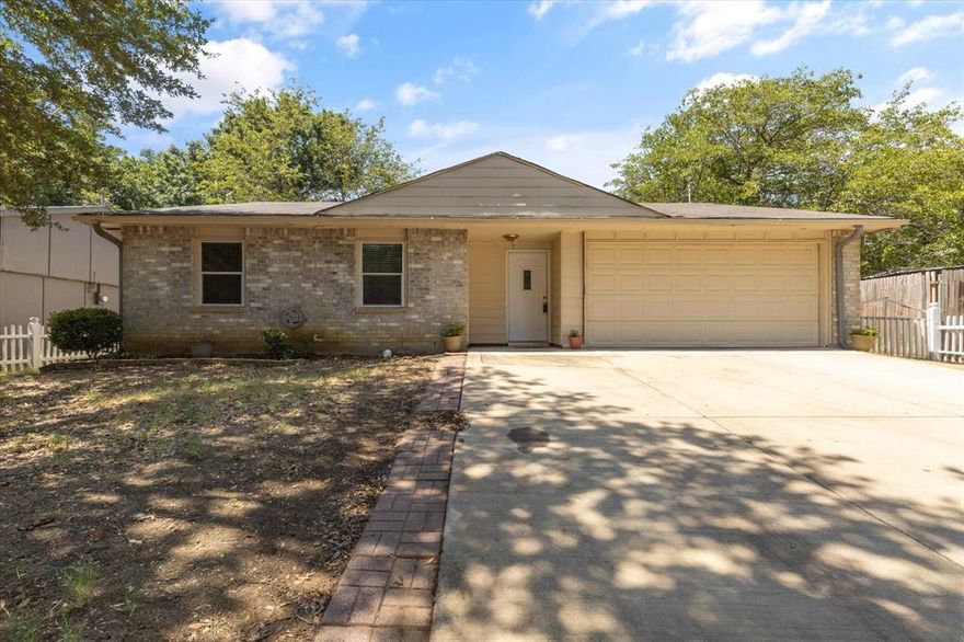 *Multiple Offers Received - Please continue to show*
Single story 3 bedroom, 2 bathroom home on nearly a quarter of an acre. Fully fenced in backyard with a covered back patio and storage shed. Make this home your own, schedule a showing today!