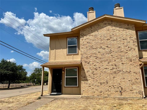 Photo of 2019 Paisley Drive #A, Arlington, TX 76015 (MLS # 21379692)