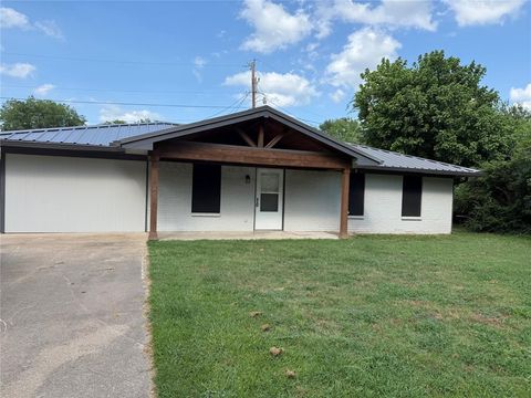 Photo of 511 Commerce Street, Kemp, TX 75143 (MLS # 21313159)