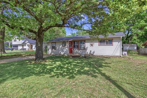Photo of 2042 Avon Drive, Denison, TX 75020 (MLS # 21235196)