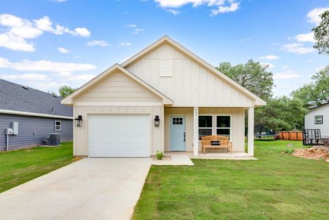 Photo of 803 Arrowhead Court, Granbury, TX 76048 (MLS # 21275108)