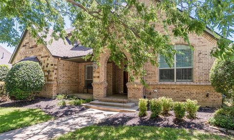 Photo of 6208 Riverview Circle, Fort Worth, TX 76112 (MLS # 20954666)