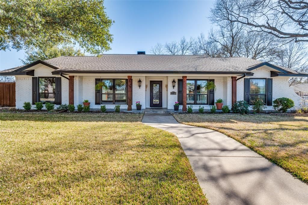 Photo of 1710 N Dickerson Dr, Pantego, TX 76013 (MLS # 21189562)