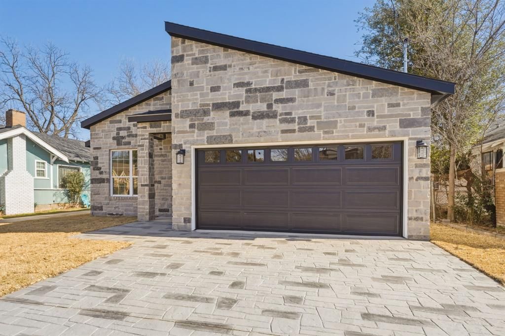 Photo of 1726 Driskell Street, Dallas, TX 75215 (MLS # 21187193)