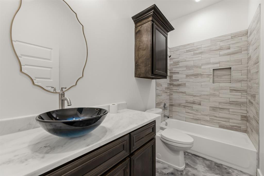 CAVENS 2ND COLONIAL AVE - Residential