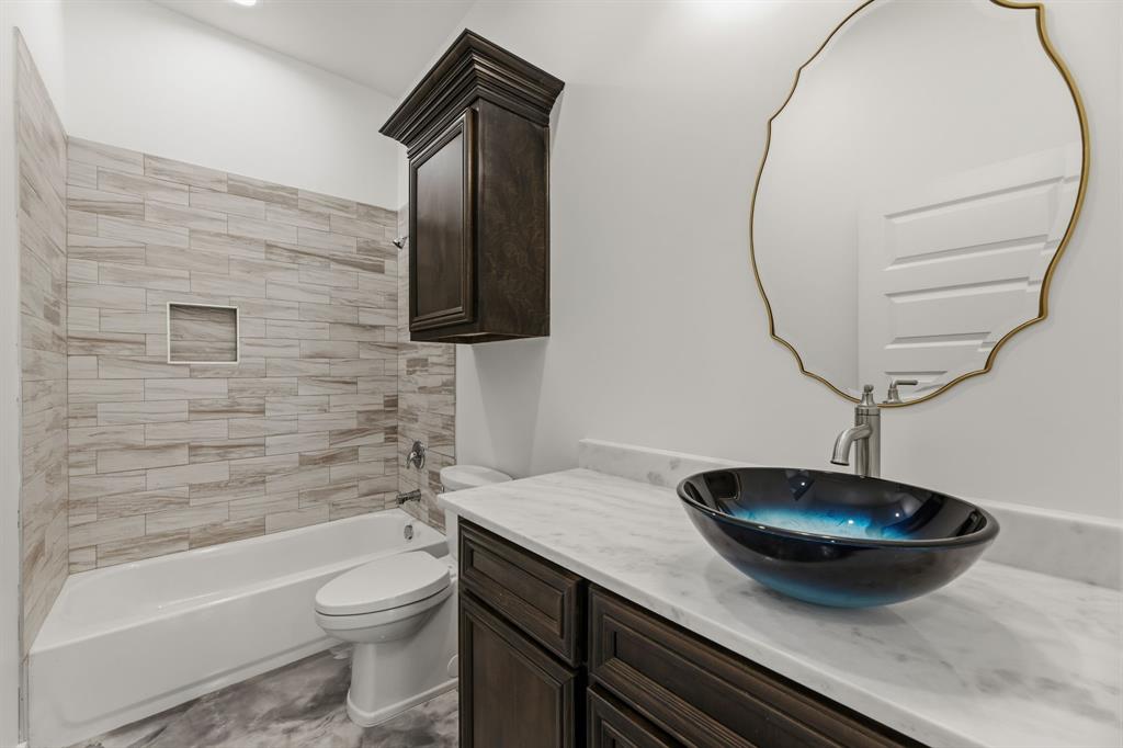 CAVENS 2ND COLONIAL AVE - Residential