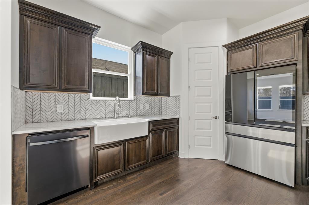 CAVENS 2ND COLONIAL AVE - Residential