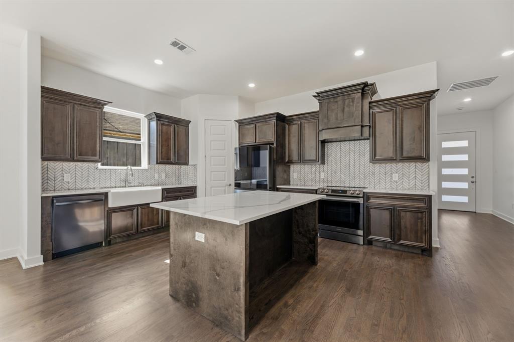 CAVENS 2ND COLONIAL AVE - Residential