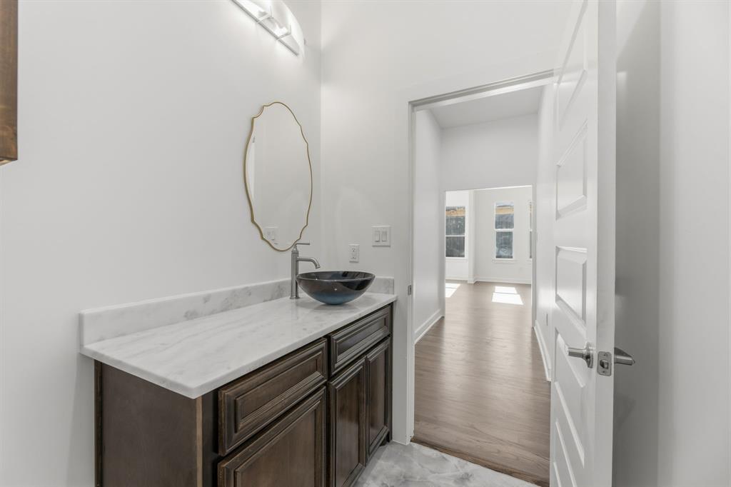 CAVENS 2ND COLONIAL AVE - Residential