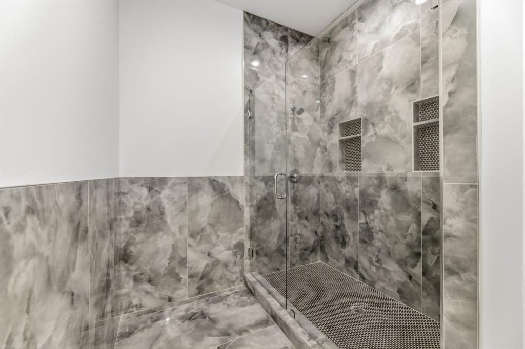 CAVENS 2ND COLONIAL AVE - Residential