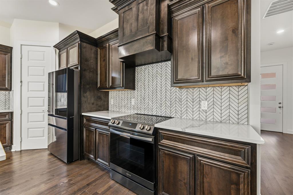 CAVENS 2ND COLONIAL AVE - Residential