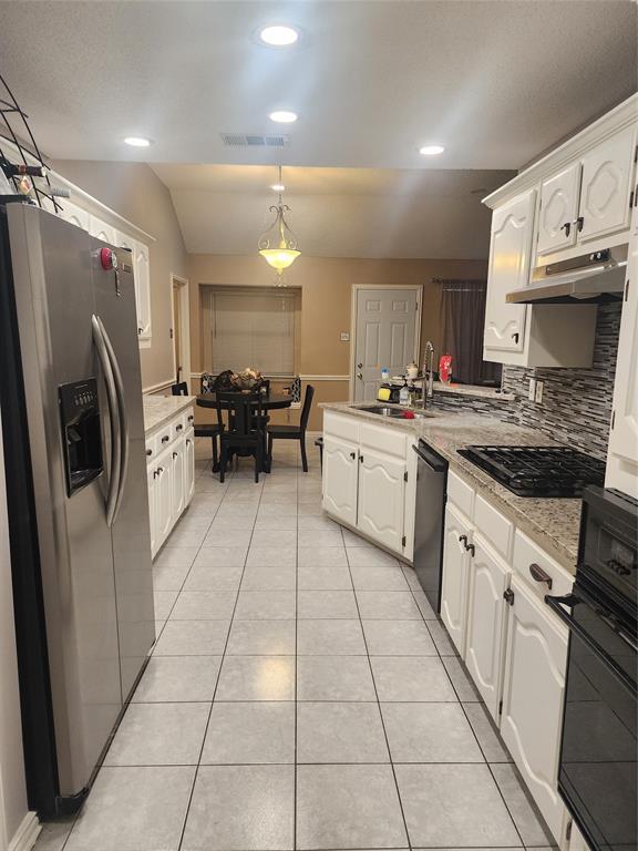 853 Woodridge Circle