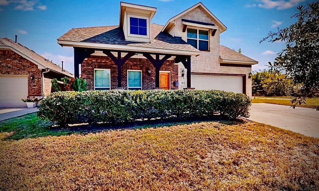 Photo of 700 N Irving Heights Drive, Irving, TX 75061 (MLS # 21251990)