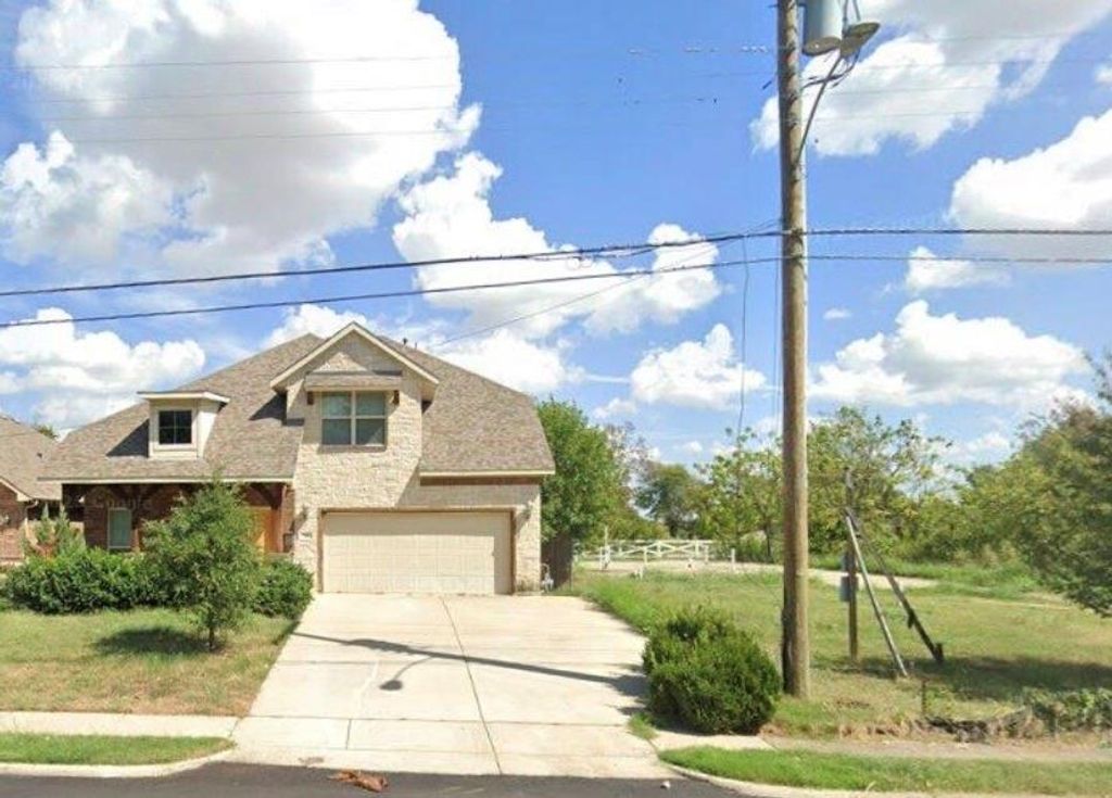 Photo of 700 N Irving Heights Drive, Irving, TX 75061 (MLS # 21251990)