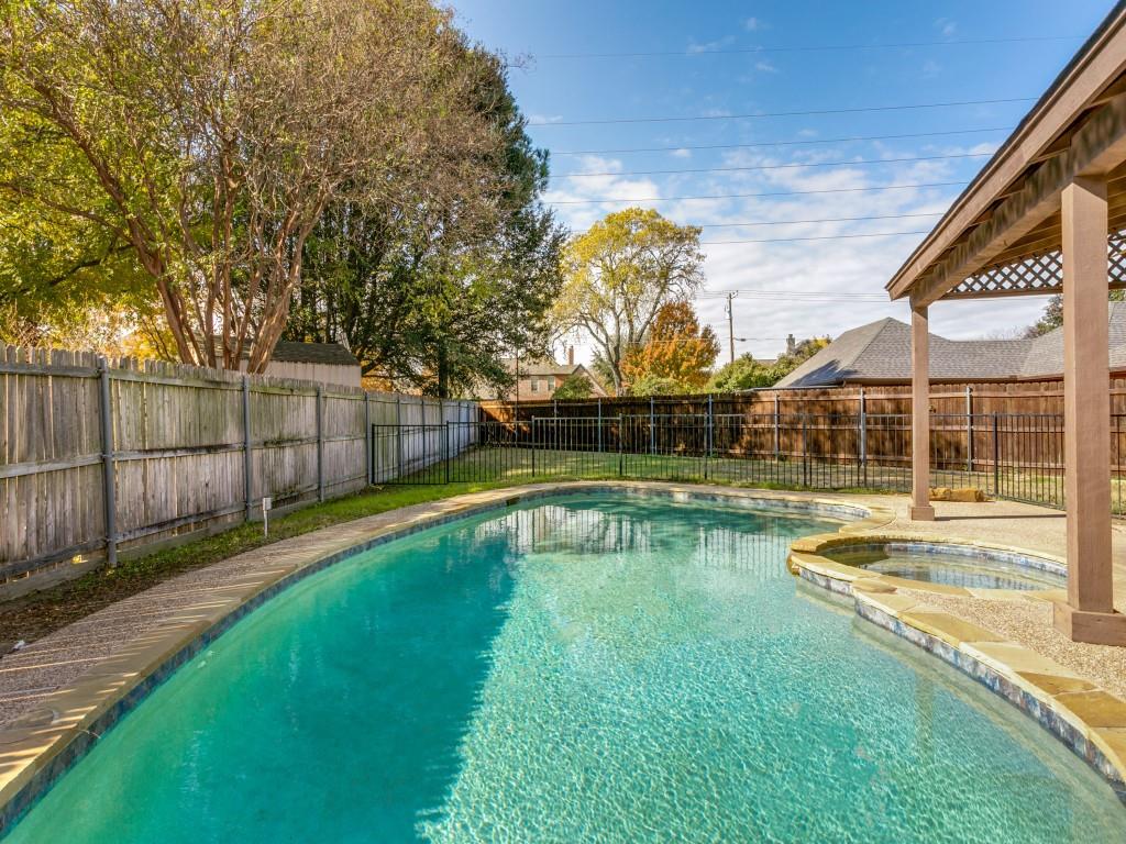 2704 River Forest Court