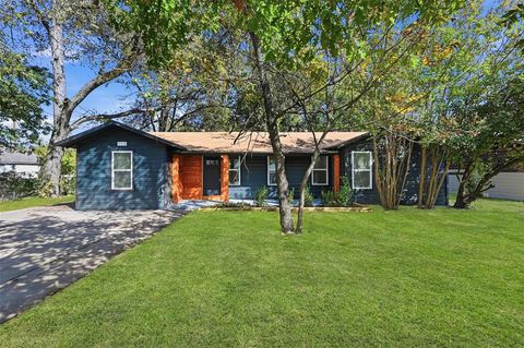 Photo of 928 N Buffalo Avenue, Cleburne, TX 76033 (MLS # 21112896)