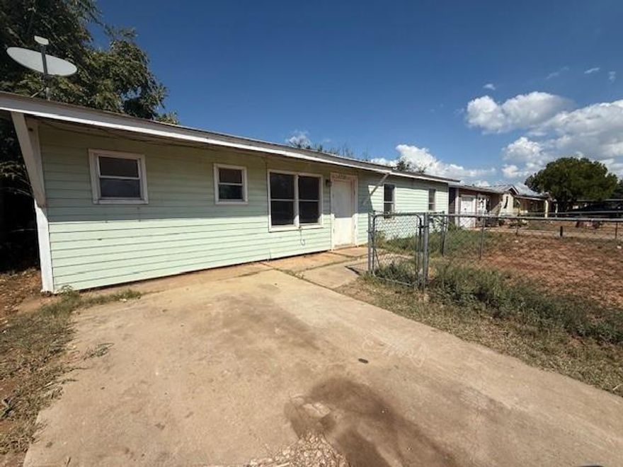 4 Bedroom, 1 Bathroom home. Fresh interior paint, new luxury vinyl plank flooring in most of the home. This home features central heat and air, fenced yard and will come with an electric stove.  
Owner must approve pets
Requires Insurance and enrollment to the Benefit Package.