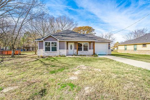 Photo of 917 Redoak Drive, West Tawakoni, TX 75474 (MLS # 21133925)