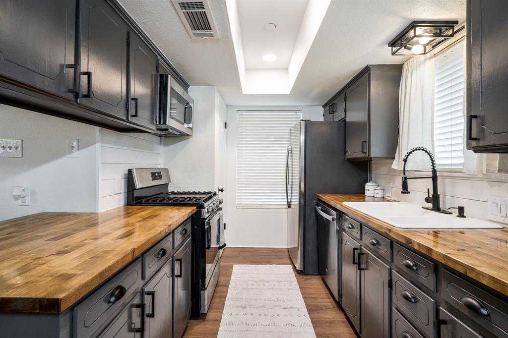 Colonial Ac #2 - Residential