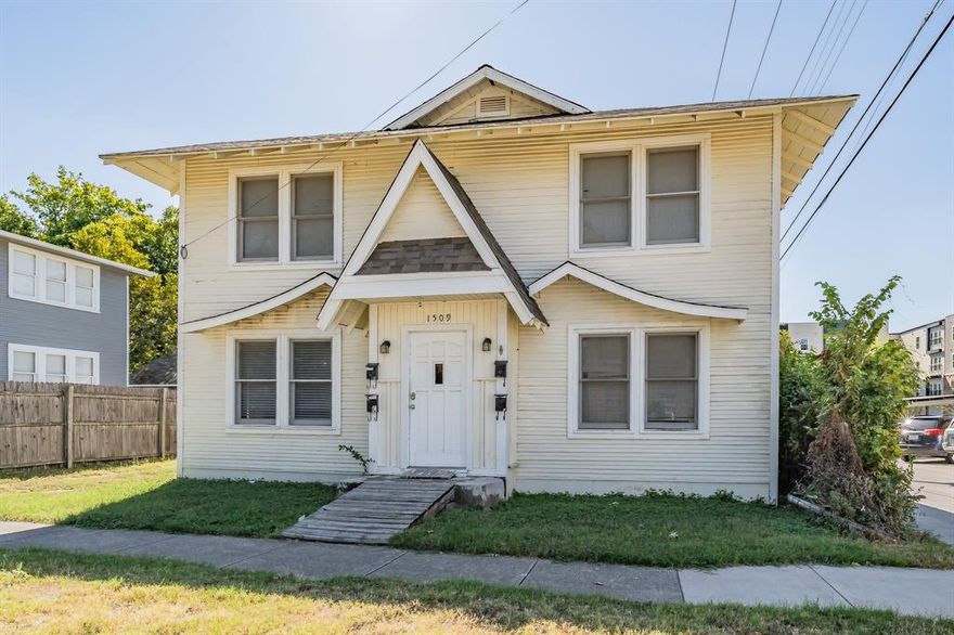Charming downstairs efficiency apartment located in the Historic Fairmount District! Features beautiful hardwood floors, an efficient kitchen with appliances included, and convenient access to the Hospital District and Magnolia.