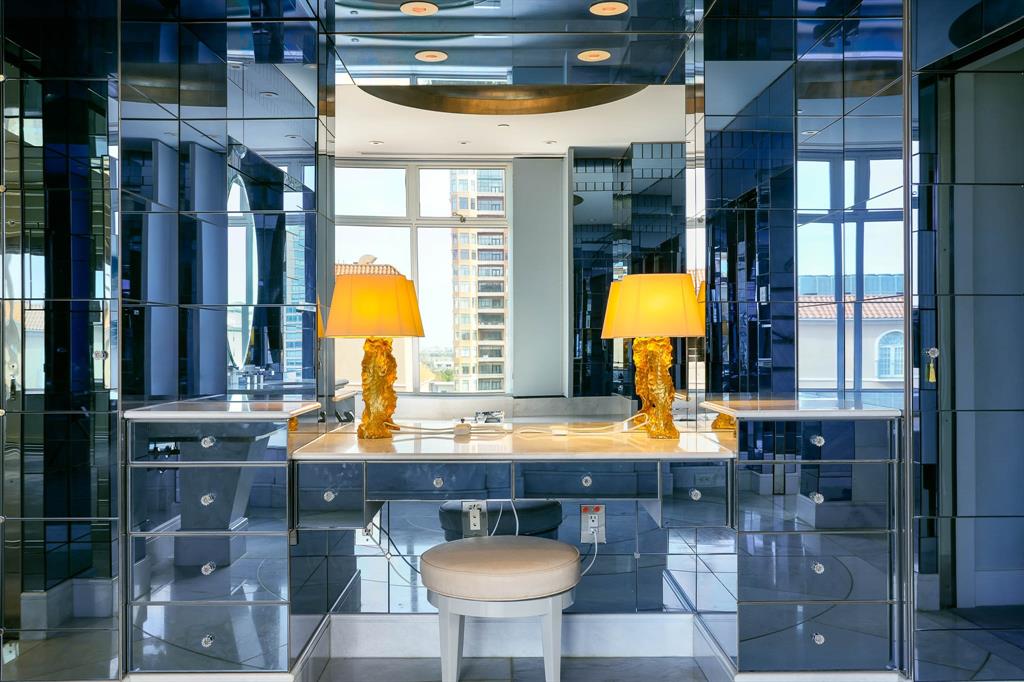 Mansion Residence - Residential