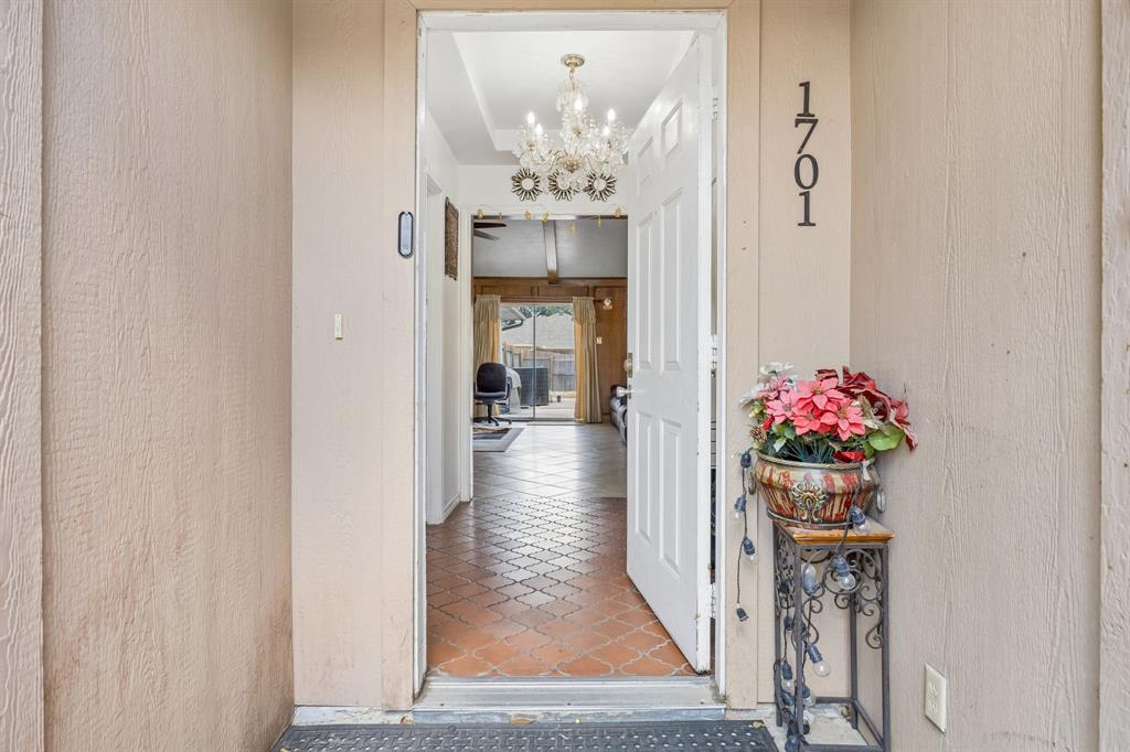1701 East Spring Valley Road