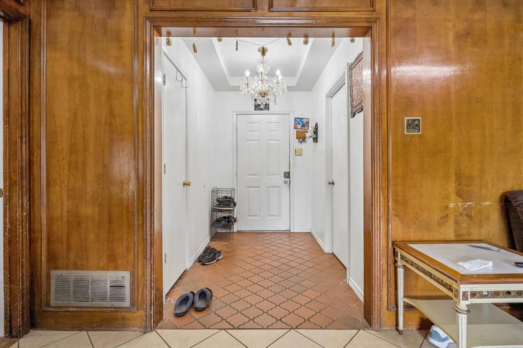 1701 East Spring Valley Road