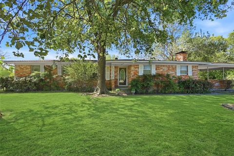 Photo of 619 W Hayes Street, Savoy, TX 75479 (MLS # 21226591)