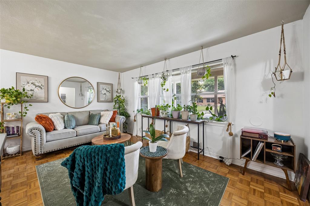 132 W Kenwood Drive