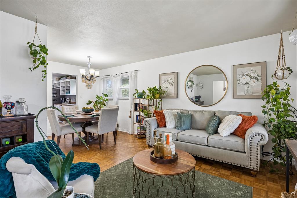132 W Kenwood Drive