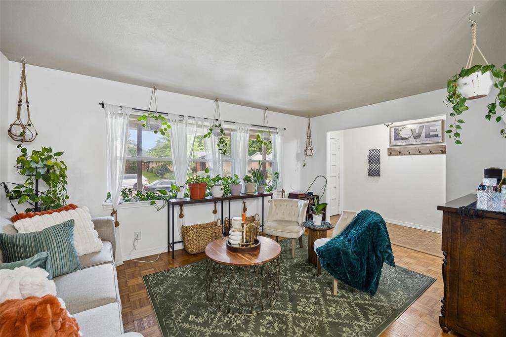132 W Kenwood Drive