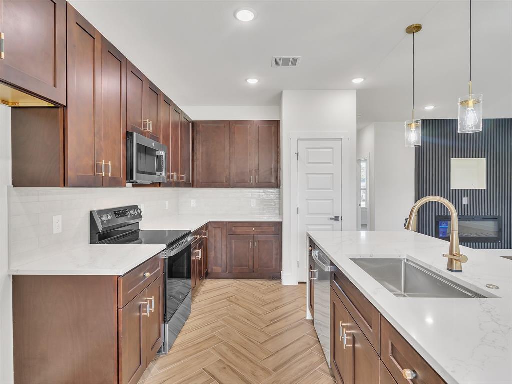 2501 Neil Court