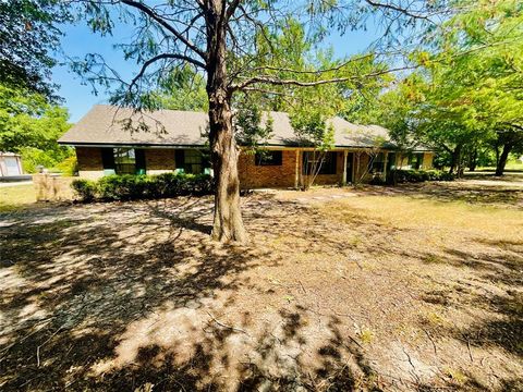 A home in Lone Oak