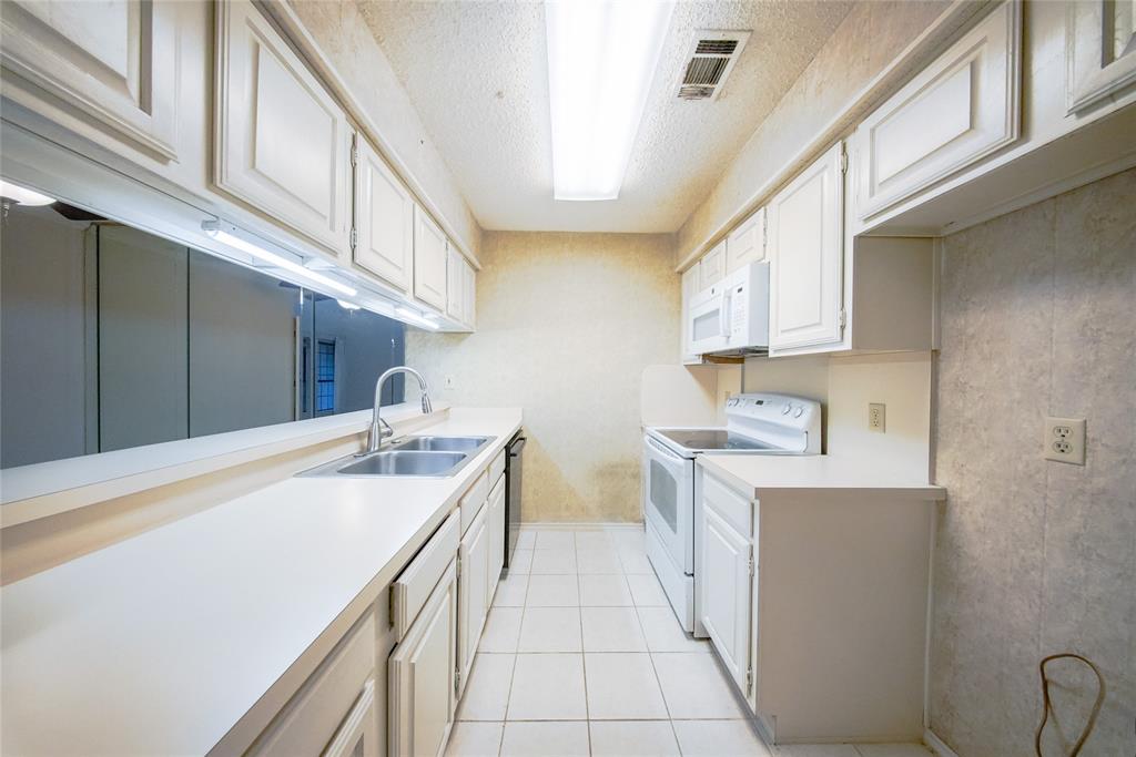 Keller Spgs Townhome 2800 - Residential