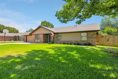 Photo of 2127 Tanglewood Drive, Grapevine, TX 76051 (MLS # 21331442)