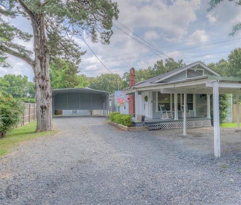 Photo of 4924 Old Mooringsport Road, Shreveport, LA 71107 (MLS # 21285025)