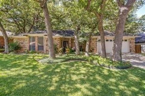 Photo of 6749 Ridgewood Drive, North Richland Hills, TX 76182 (MLS # 21244009)