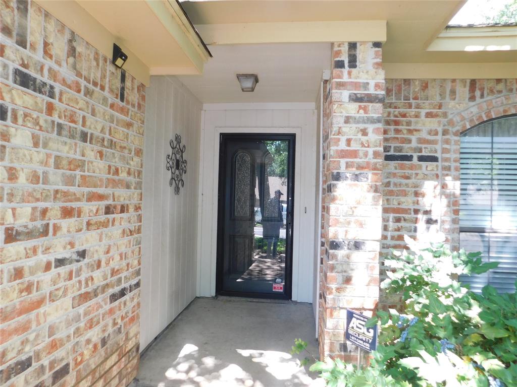 6749 Ridgewood Drive