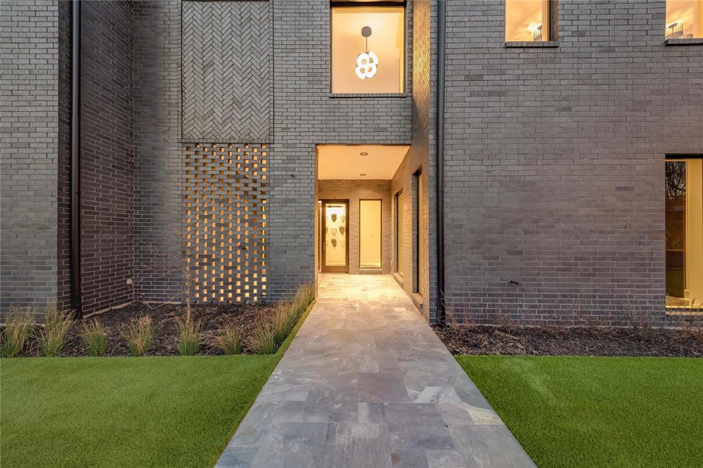 6404 Lakehurst Avenue