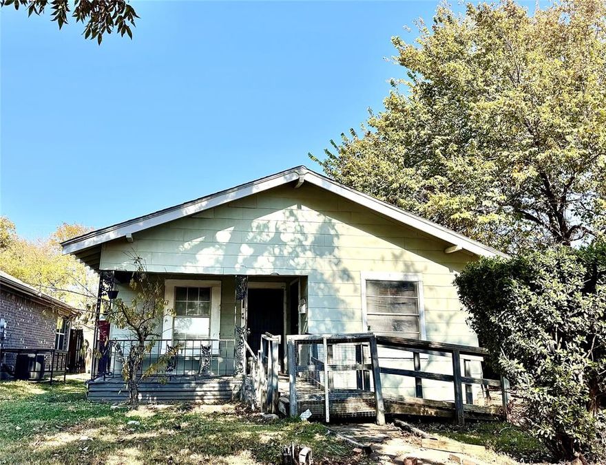 This Home Could Be Made Into A Duplex Very Easy Based On The Floor Plan Or A Single Family Amazing Home In The Heart Of Fort Worth. Needs TLC Or Investors Touch. Great Rental Or Owner Finance Or Flip. No Blind Offers.