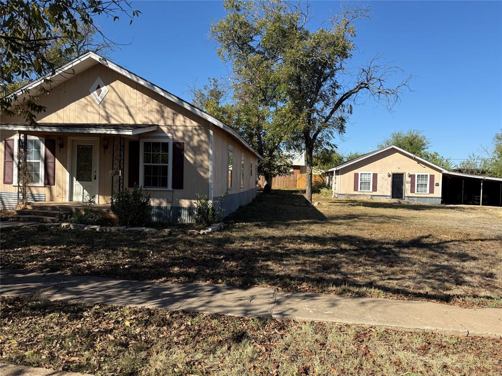 1814 S Neches Street 1816