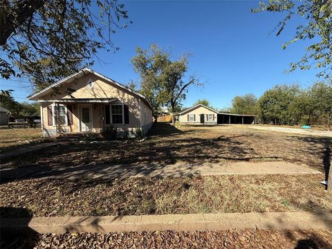 1814 S Neches Street 1816 Coleman TX 76834